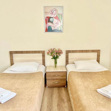 Hotel Mireosi Batumi Bagian luar foto