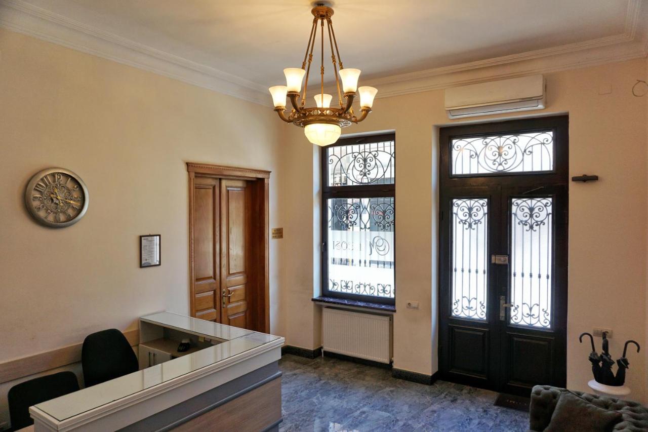 Hotel Mireosi Batumi Bagian luar foto