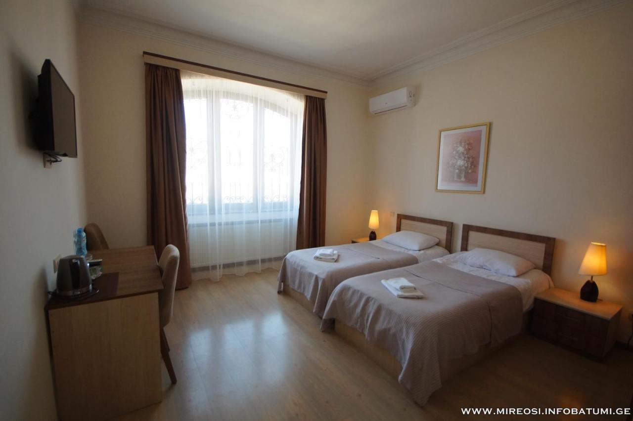 Hotel Mireosi Batumi Bagian luar foto