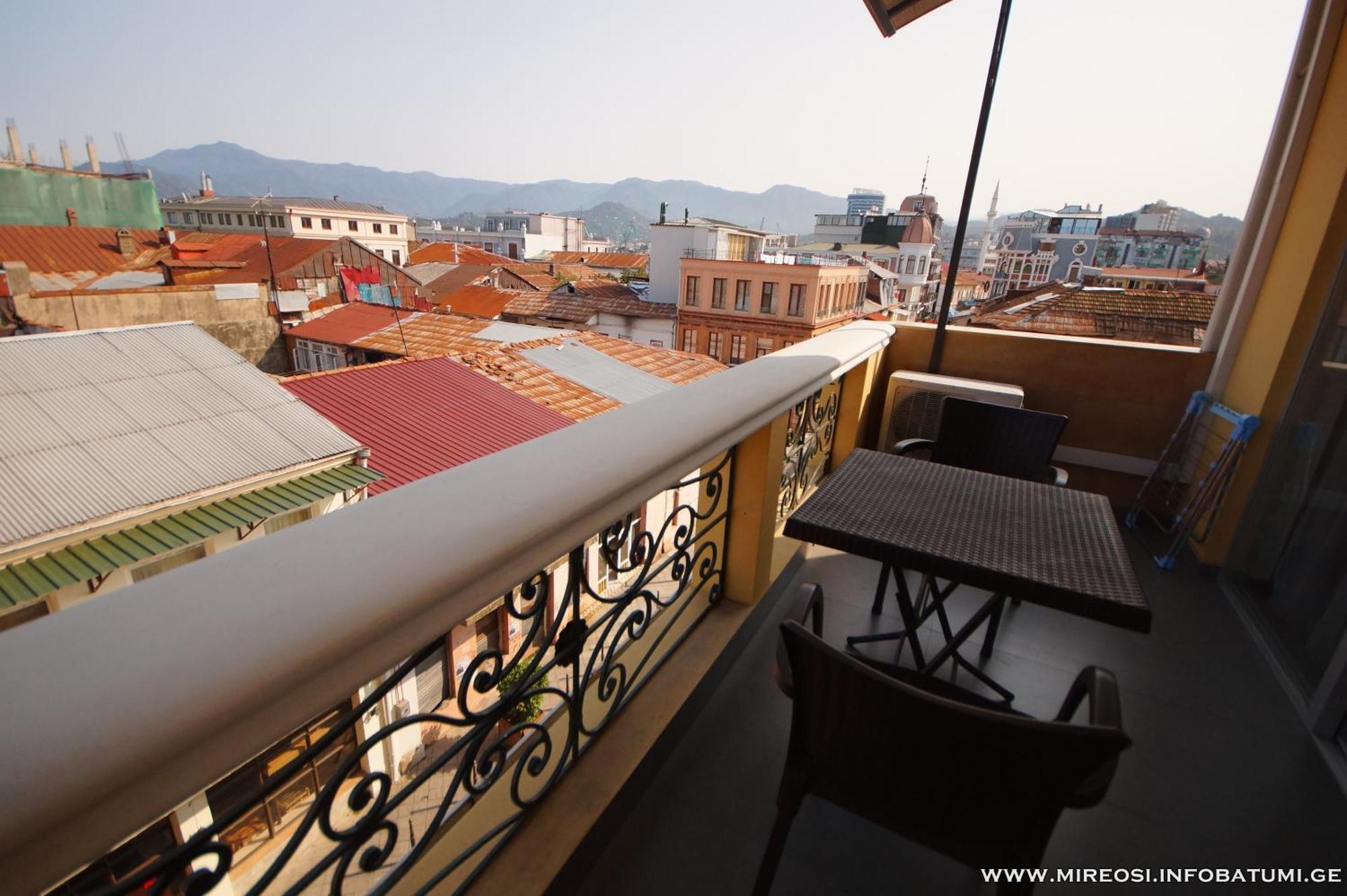 Hotel Mireosi Batumi Bagian luar foto