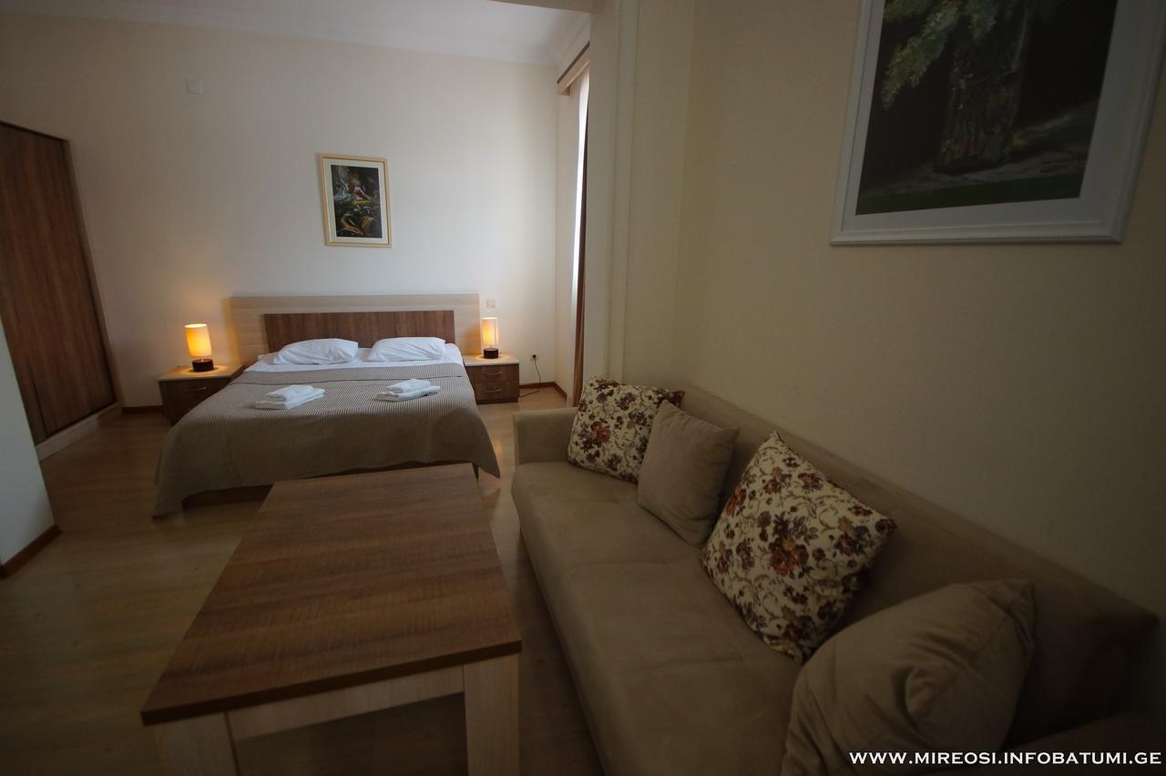 Hotel Mireosi Batumi Bagian luar foto