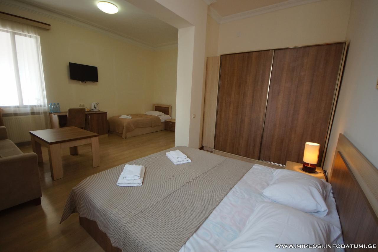 Hotel Mireosi Batumi Bagian luar foto