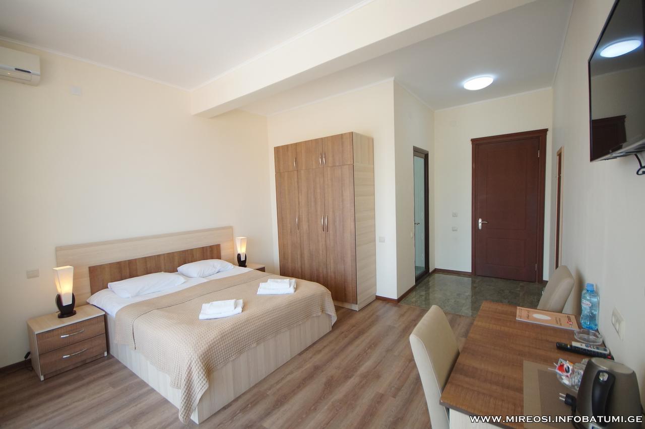 Hotel Mireosi Batumi Bagian luar foto