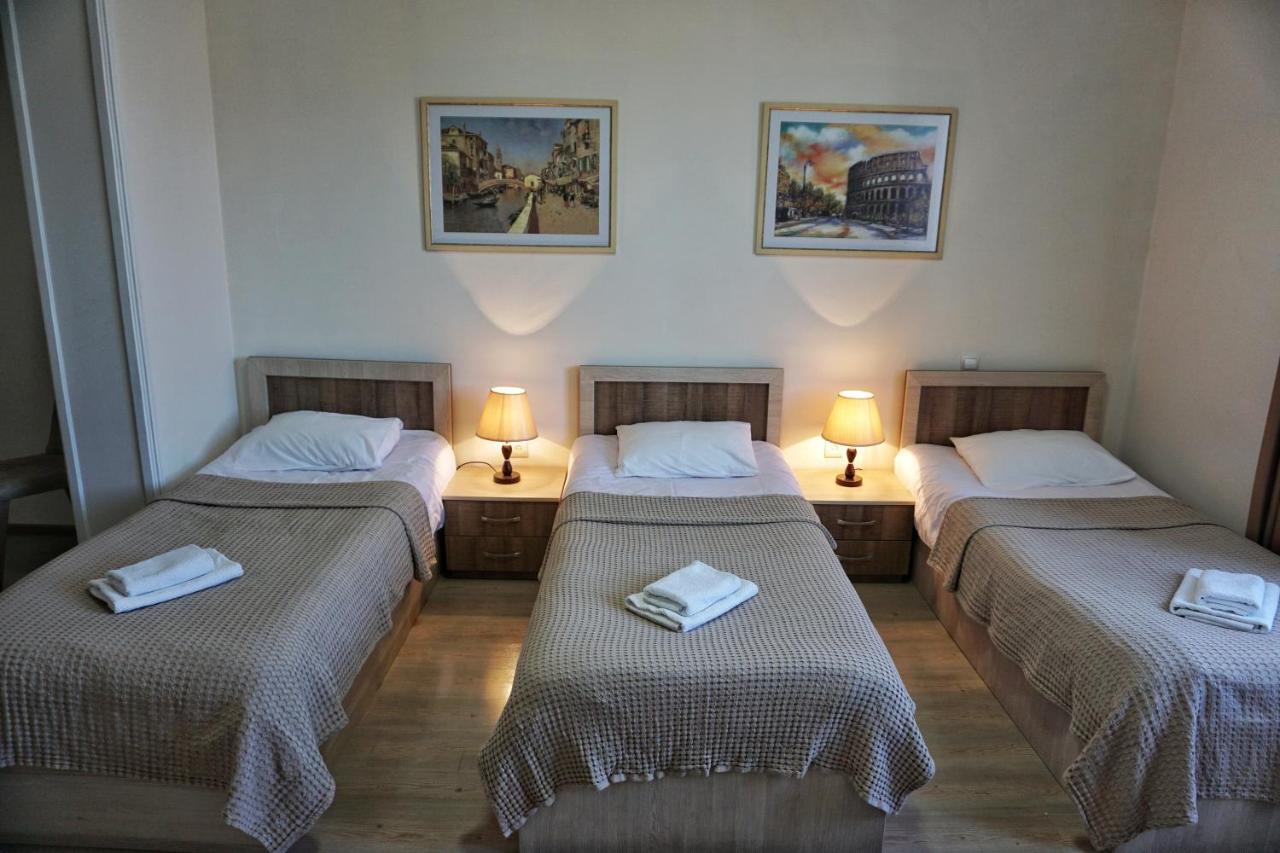 Hotel Mireosi Batumi Bagian luar foto